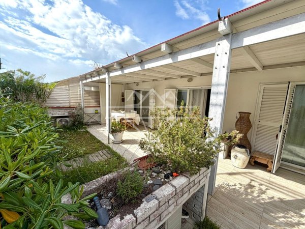 casa indipendente in vendita a Luni