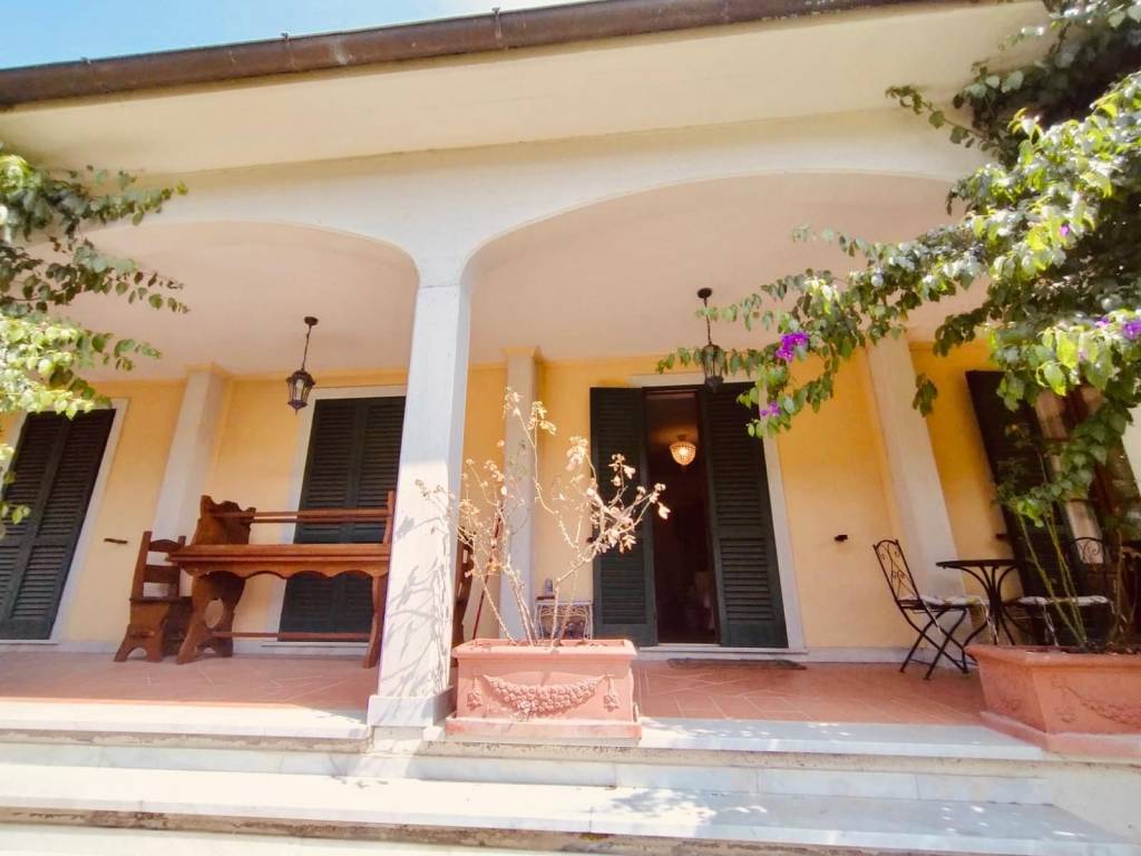 casa indipendente in vendita a Luni in zona Casano