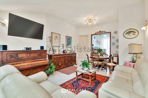 casa indipendente in vendita a Luni