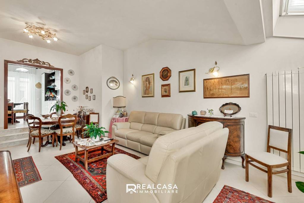 casa indipendente in vendita a Luni