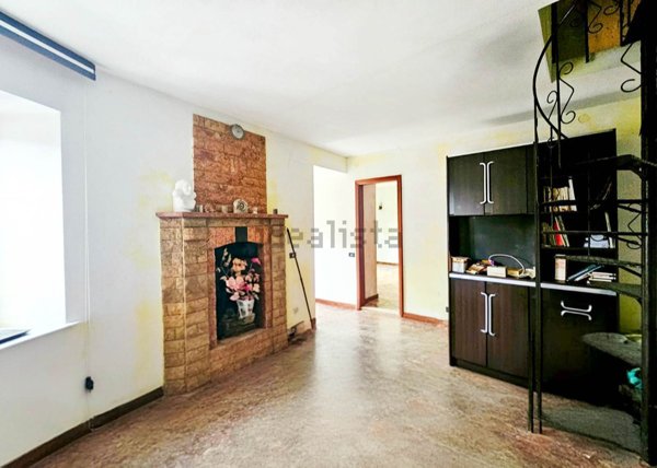 casa semindipendente in vendita a Luni