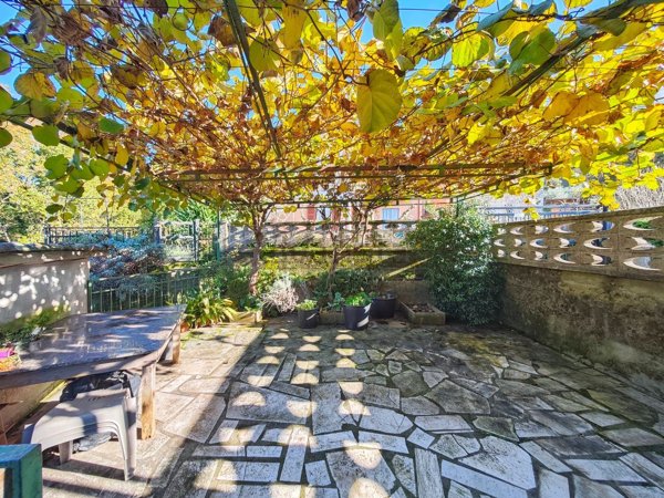 casa indipendente in vendita a Luni in zona Casano