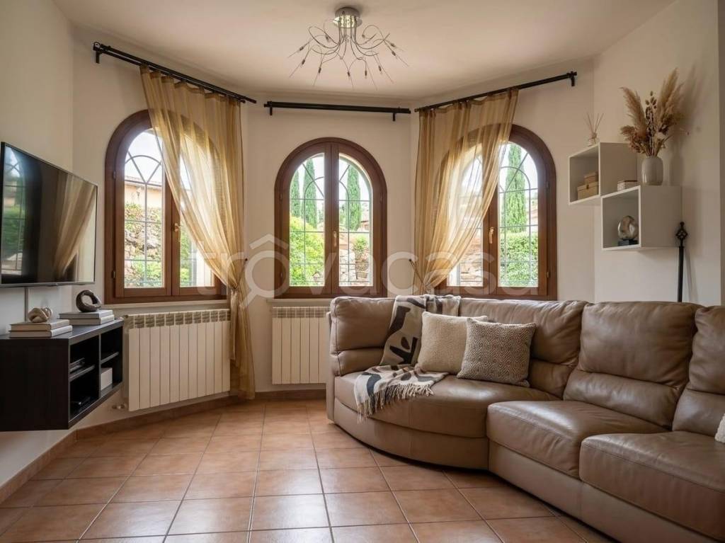 casa indipendente in vendita a Luni in zona Casano