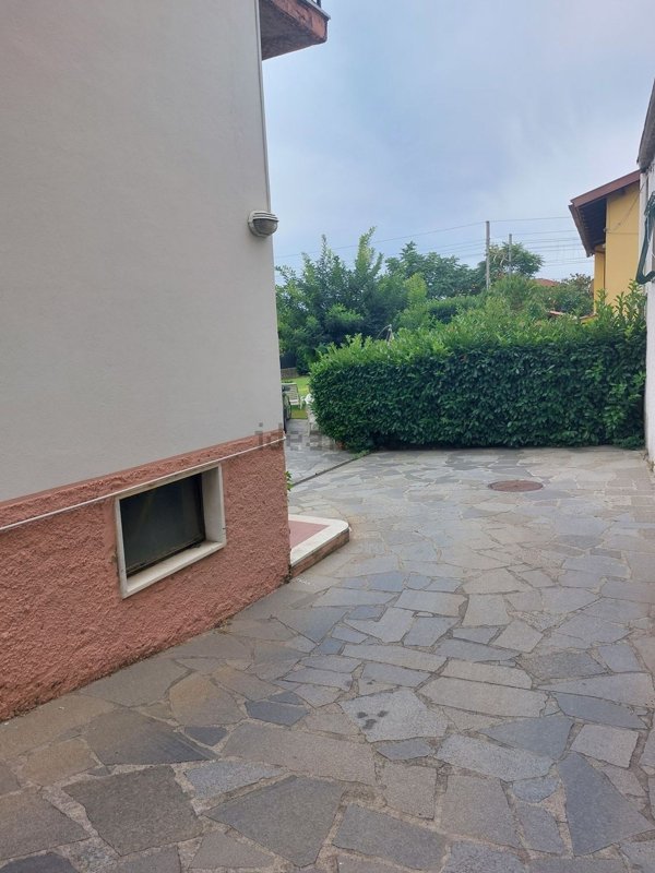 casa indipendente in vendita a Luni