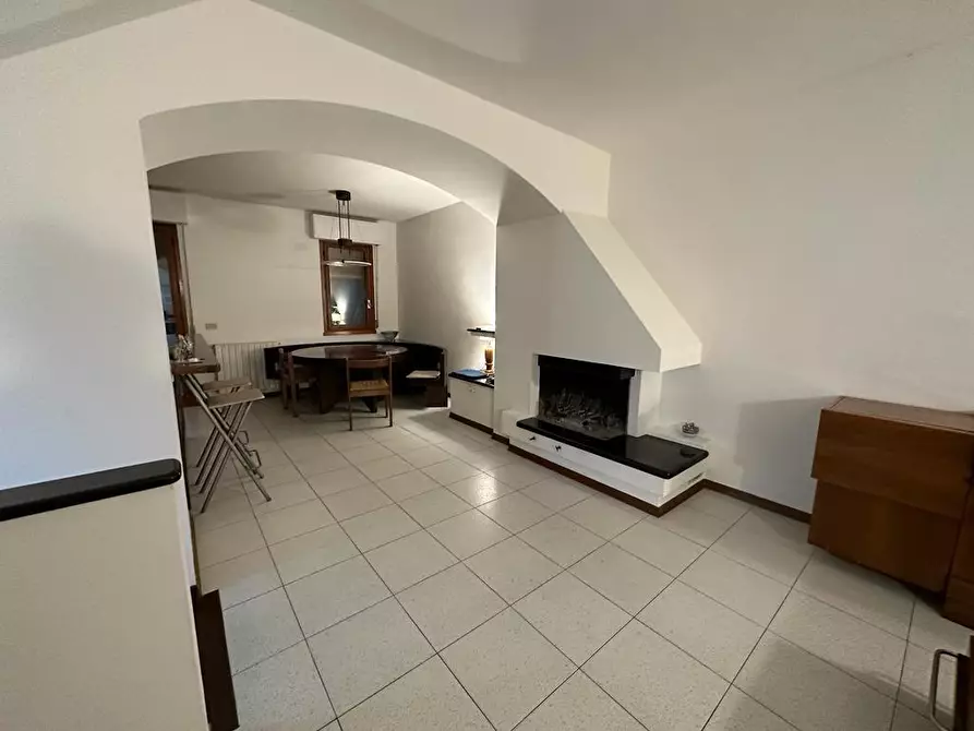 casa indipendente in vendita a Luni