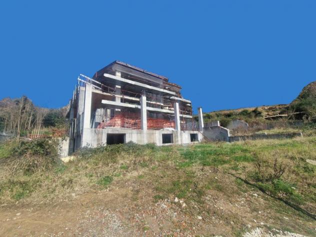 casa indipendente in vendita a Luni