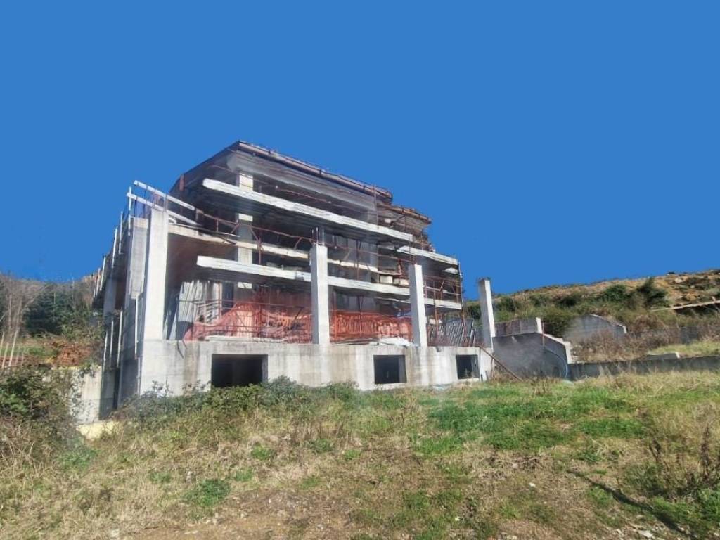 casa indipendente in vendita a Luni in zona Dogana