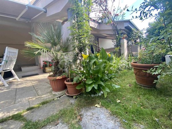 casa indipendente in vendita a Luni