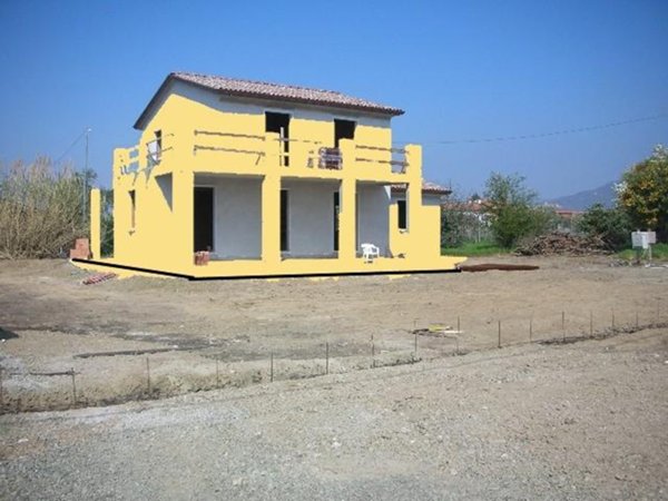 casa indipendente in vendita a Luni in zona Dogana