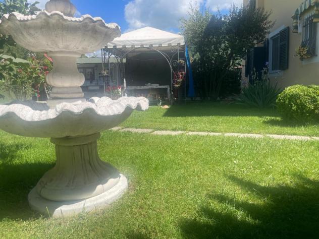 casa indipendente in vendita a Luni in zona Isola