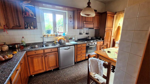 casa indipendente in vendita a Luni in zona Dogana
