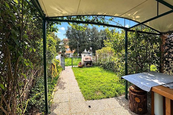 appartamento in vendita a Luni in zona Dogana