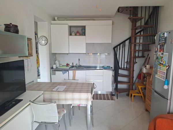 casa indipendente in vendita a Luni