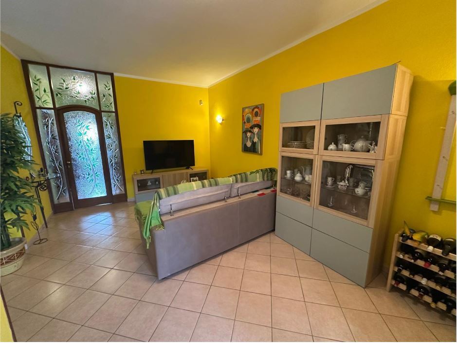 casa indipendente in vendita a Luni