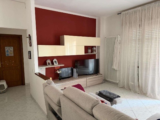 appartamento in vendita a Luni in zona Dogana