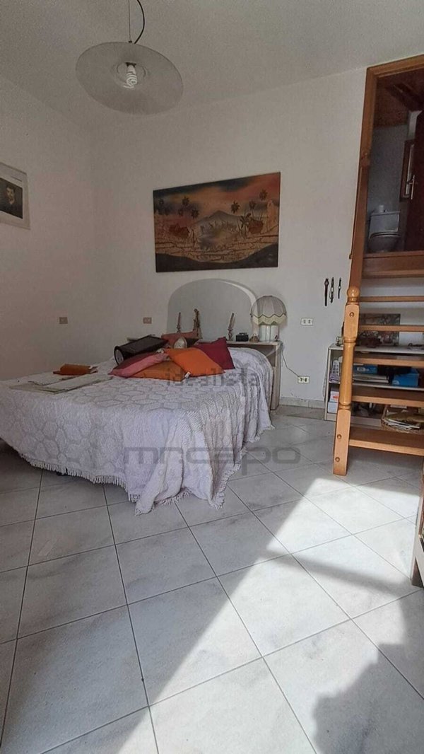 casa indipendente in vendita a Luni