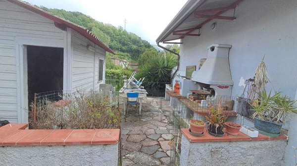 casa indipendente in vendita a Luni