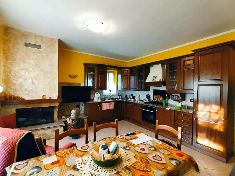casa indipendente in vendita a Luni
