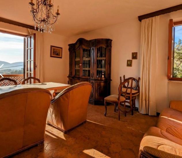 casa indipendente in vendita a Luni
