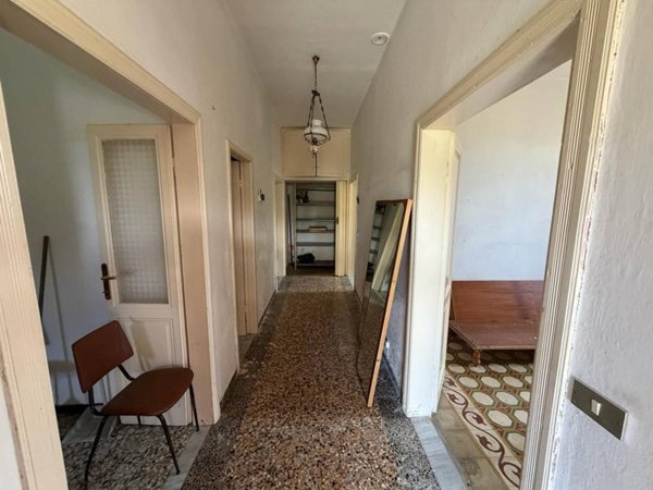 casa indipendente in vendita a Luni
