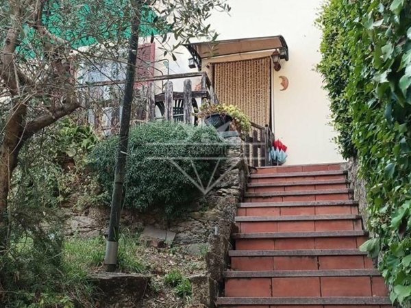casa indipendente in vendita a Luni in zona Casano