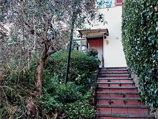 casa indipendente in vendita a Luni in zona Casano