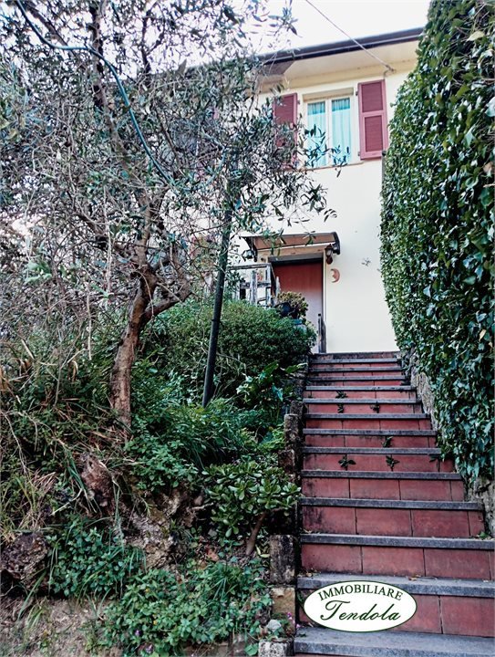 casa indipendente in vendita a Luni in zona Casano