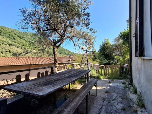casa indipendente in vendita a Luni in zona Casano