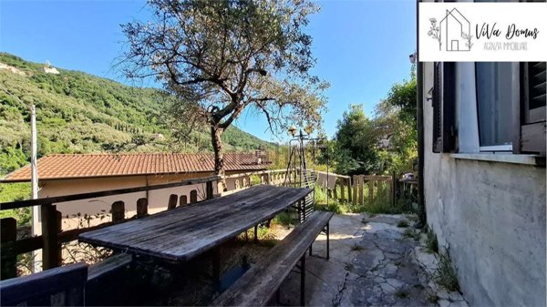 casa indipendente in vendita a Luni in zona Casano