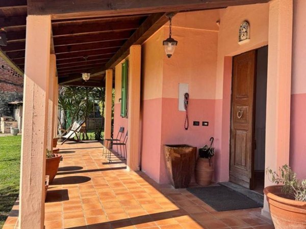 casa indipendente in vendita a Luni in zona Isola