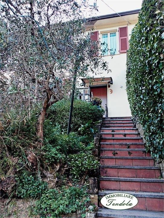 casa indipendente in vendita a Luni in zona Casano