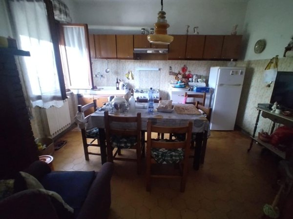 casa indipendente in vendita a Luni in zona Isola