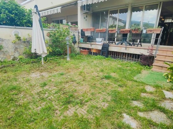 casa indipendente in vendita a Luni