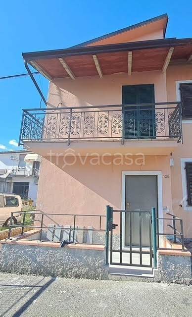 casa indipendente in vendita a Luni in zona Dogana