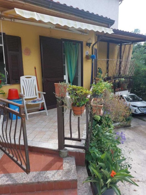 appartamento in vendita a Luni in zona Nicola