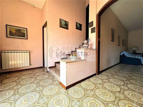 casa indipendente in vendita a Luni in zona Dogana
