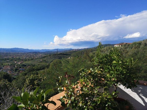 casa indipendente in vendita a Luni in zona Nicola