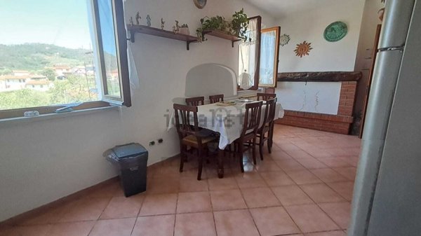 casa indipendente in vendita a Luni