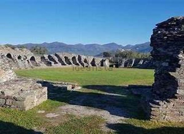 terreno edificabile in vendita a Luni