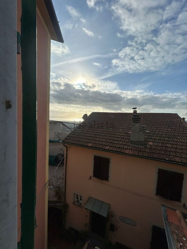 casa indipendente in vendita a Luni