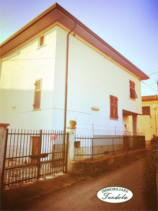 casa indipendente in vendita a Luni in zona Casano