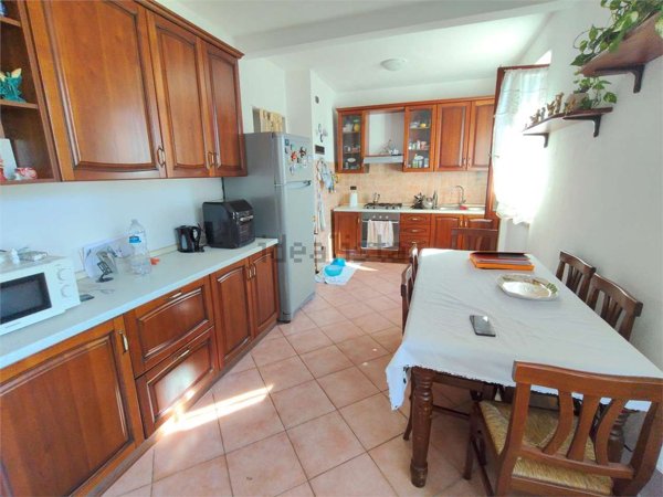 appartamento in vendita a Luni in zona Isola