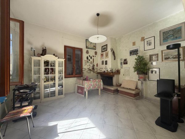 casa indipendente in vendita a Luni in zona Dogana