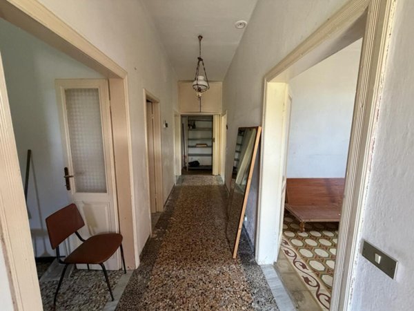 casa semindipendente in vendita a Luni in zona Dogana