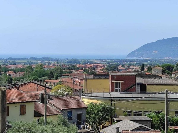 casa indipendente in vendita a Luni in zona Casano