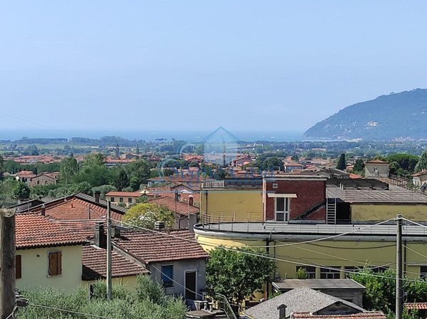 casa indipendente in vendita a Luni in zona Casano