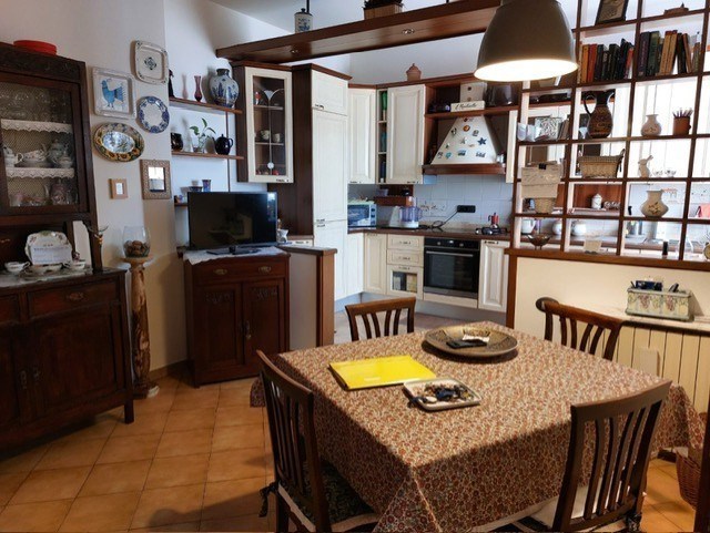 casa semindipendente in vendita a Luni in zona Isola