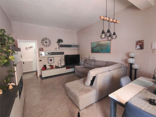 casa indipendente in vendita a Luni