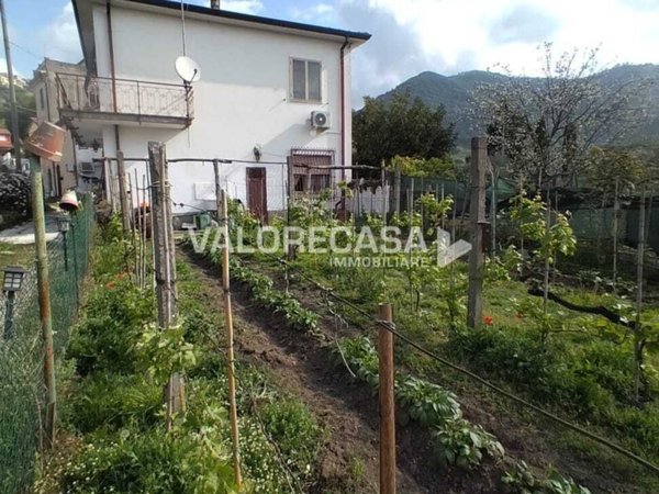casa indipendente in vendita a Luni in zona Isola