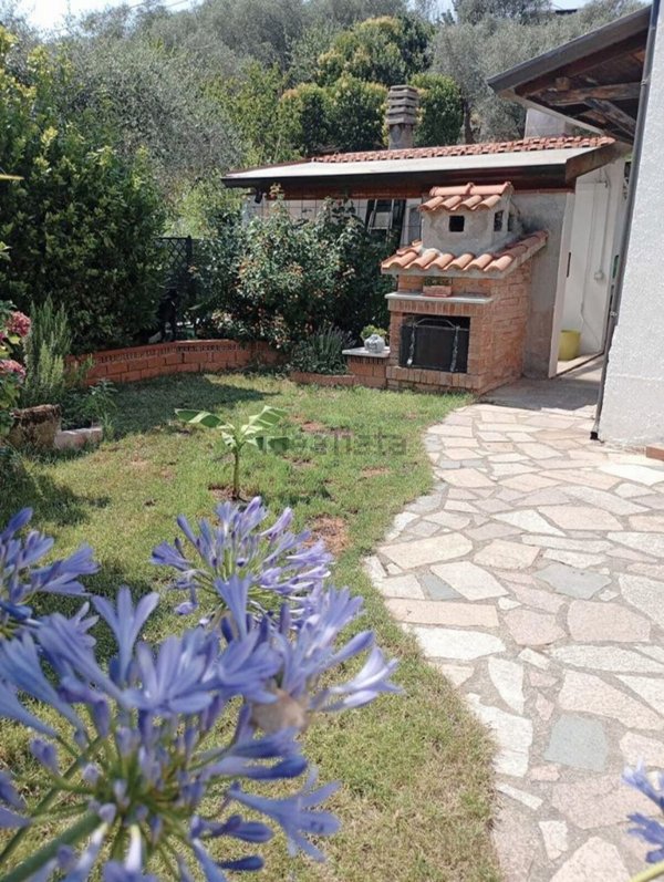 appartamento in vendita a Luni in zona Casano